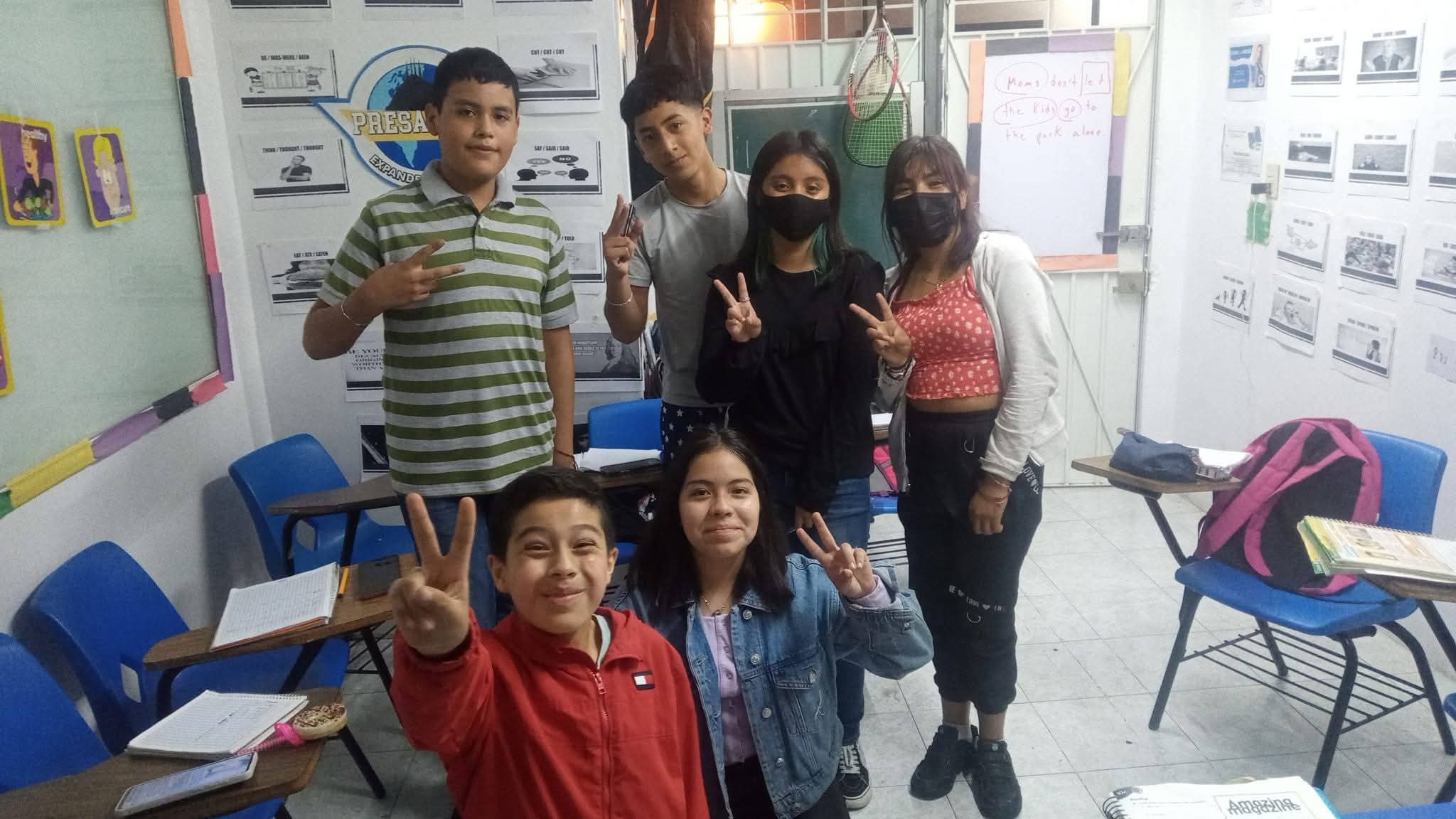 Estudiantes en clase de inglés